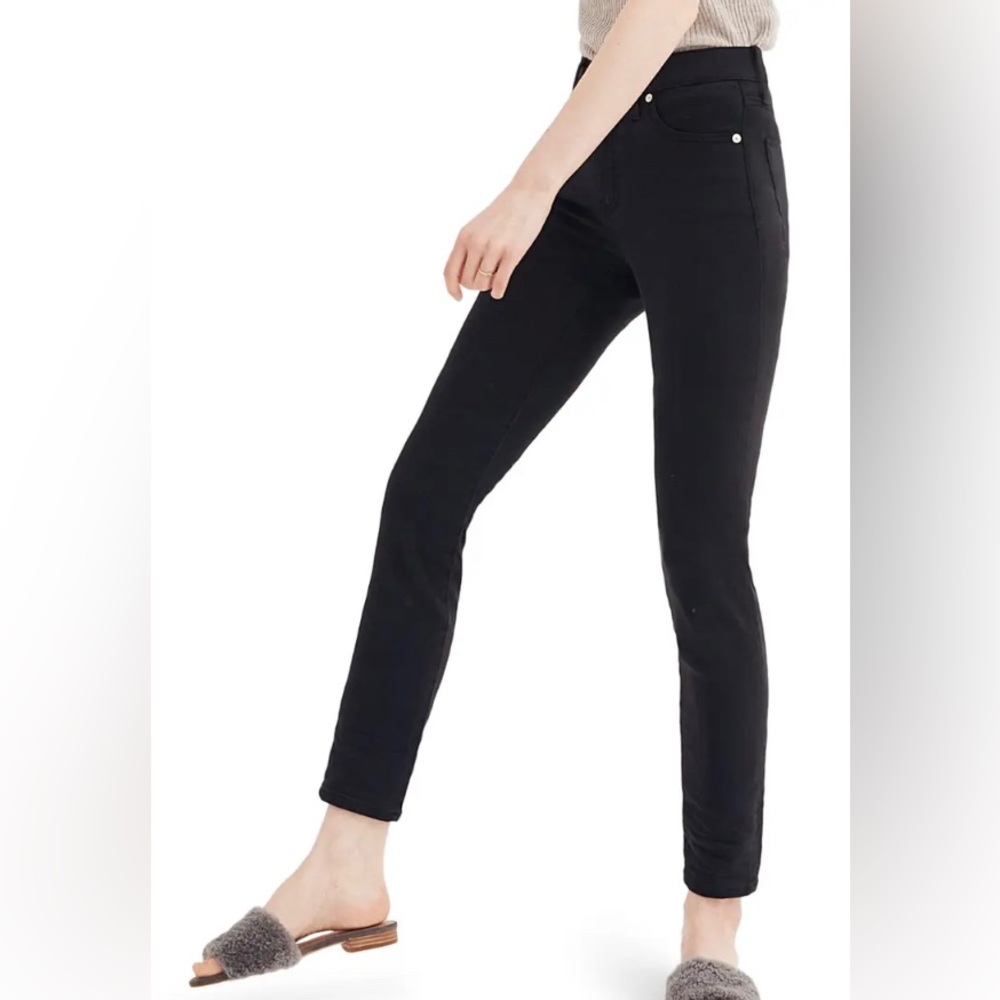 Madewell 9” High-Rise Skinny black jeans in size 27T